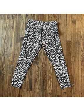 Zyia Black and White Leopard Pocket Light n Tight Leggings Size 12